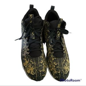 UNDER ARMOUR - MENS SPOTLIGHT SUEDE FRANCHISE CLEATS sz 10.5